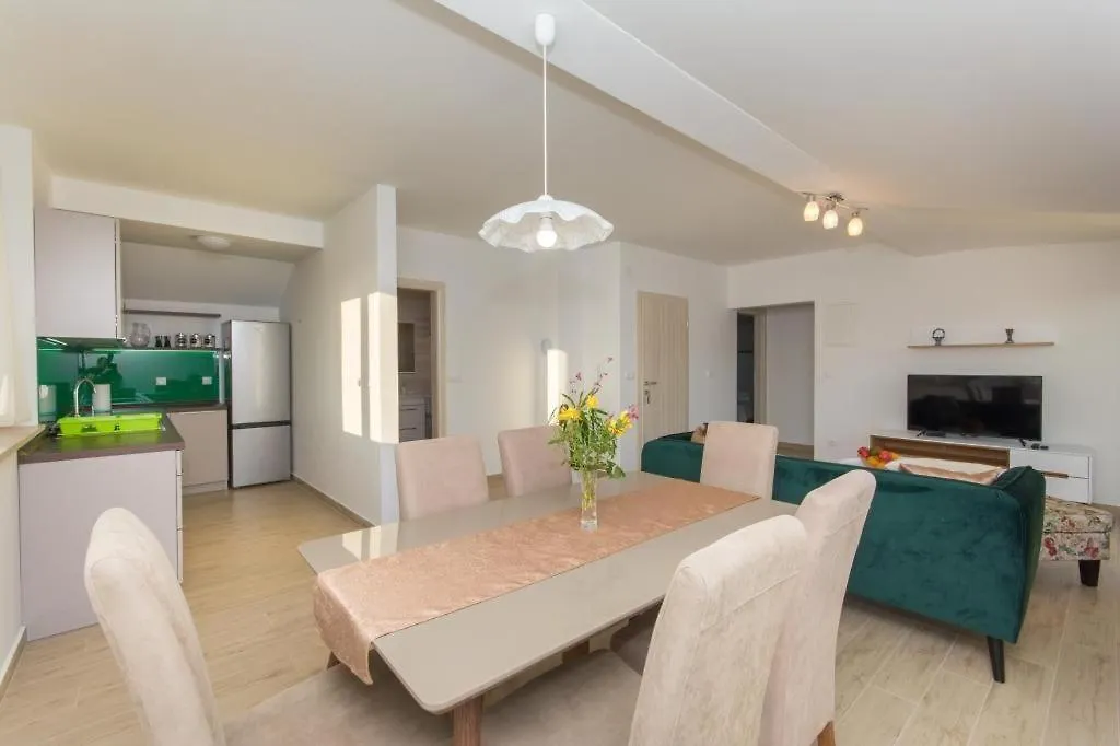 Ferienwohnung In Kastel Novi Mit Meerblick, Balkon, Klimaanlage, W-Lan 5110-1 Kastela 0*,