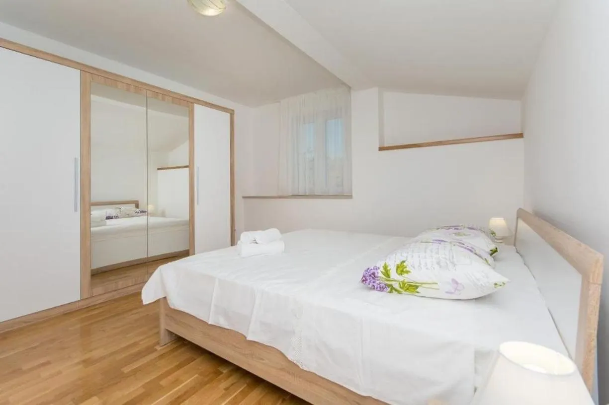 Ferienwohnung In Kastel Novi Mit Meerblick, Balkon, Klimaanlage, W-Lan 5110-1 Kastela 0*,  Croatia
