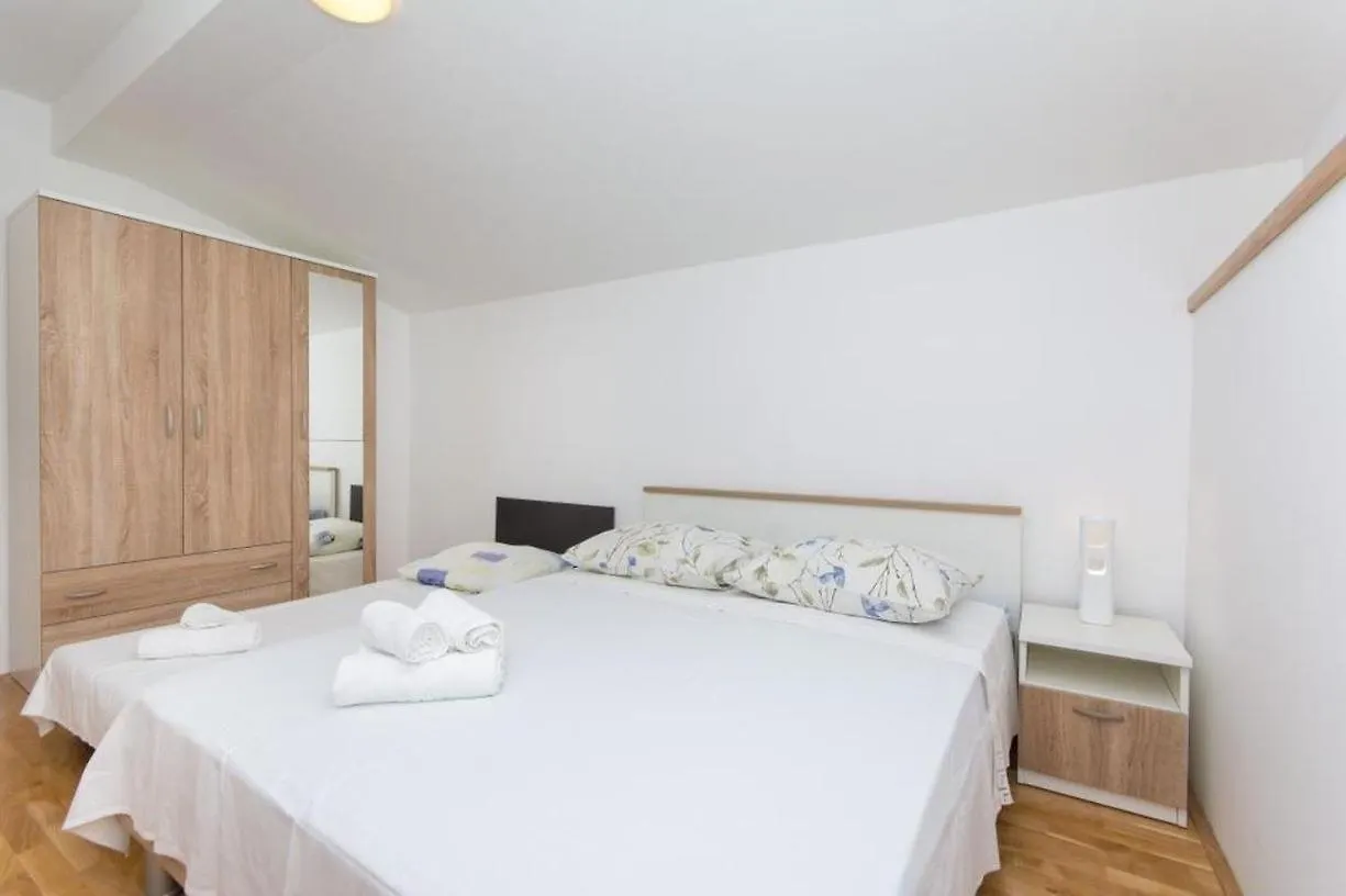 Apartment Ferienwohnung In Kastel Novi Mit Meerblick, Balkon, Klimaanlage, W-Lan 5110-1 Kastela
