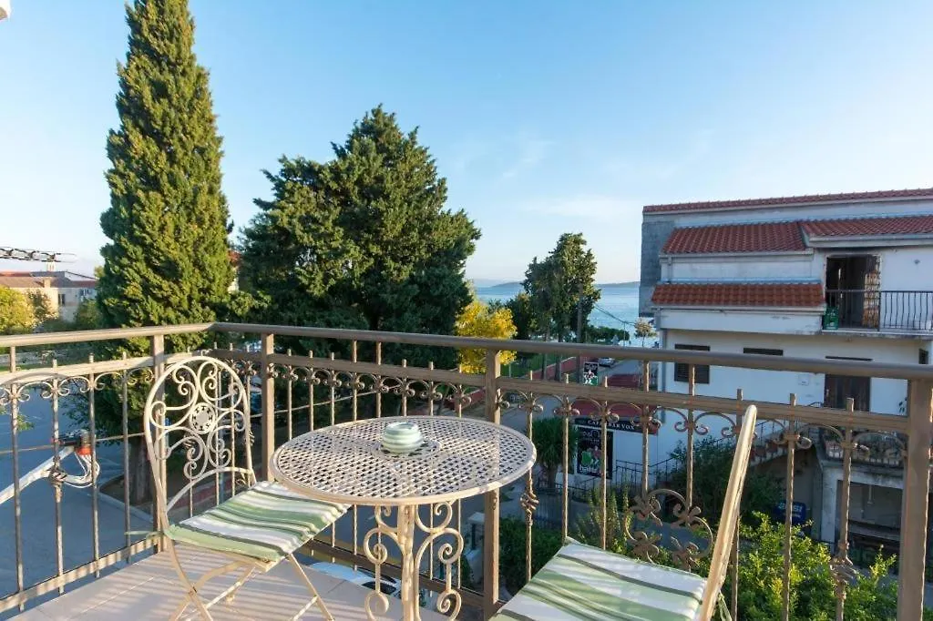Apartment Ferienwohnung In Kastel Novi Mit Meerblick, Balkon, Klimaanlage, W-Lan 5110-1 Kastela