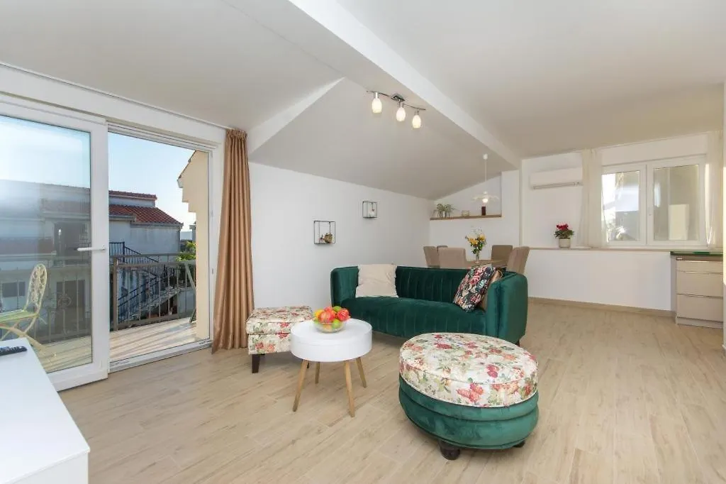 Apartment Ferienwohnung In Kastel Novi Mit Meerblick, Balkon, Klimaanlage, W-Lan 5110-1 Kastela