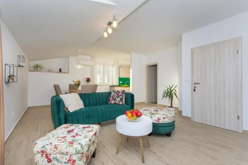Apartment Ferienwohnung In Kastel Novi Mit Meerblick, Balkon, Klimaanlage, W-Lan 5110-1 Kastela