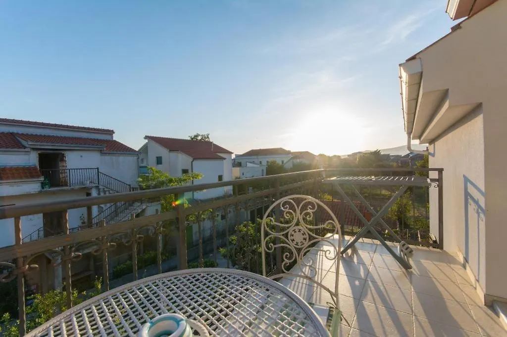 Apartment Ferienwohnung In Kastel Novi Mit Meerblick, Balkon, Klimaanlage, W-Lan 5110-1 Kastela Croatia