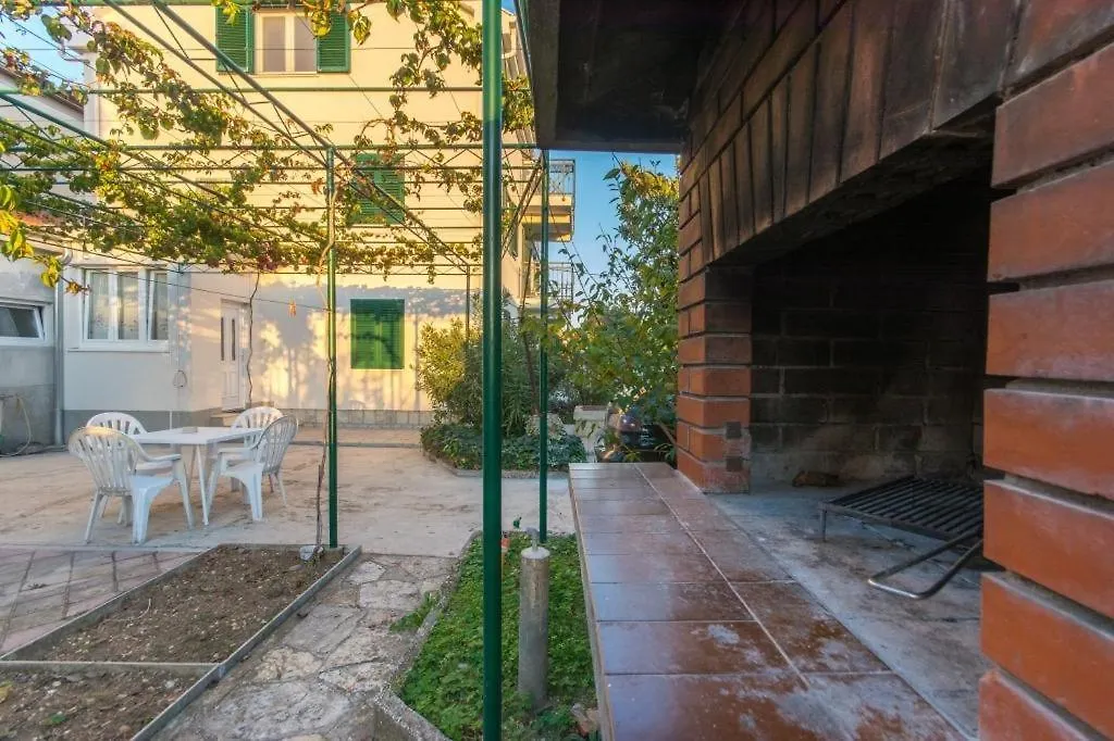 Apartment Ferienwohnung In Kastel Novi Mit Meerblick, Balkon, Klimaanlage, W-Lan 5110-1 Kastela